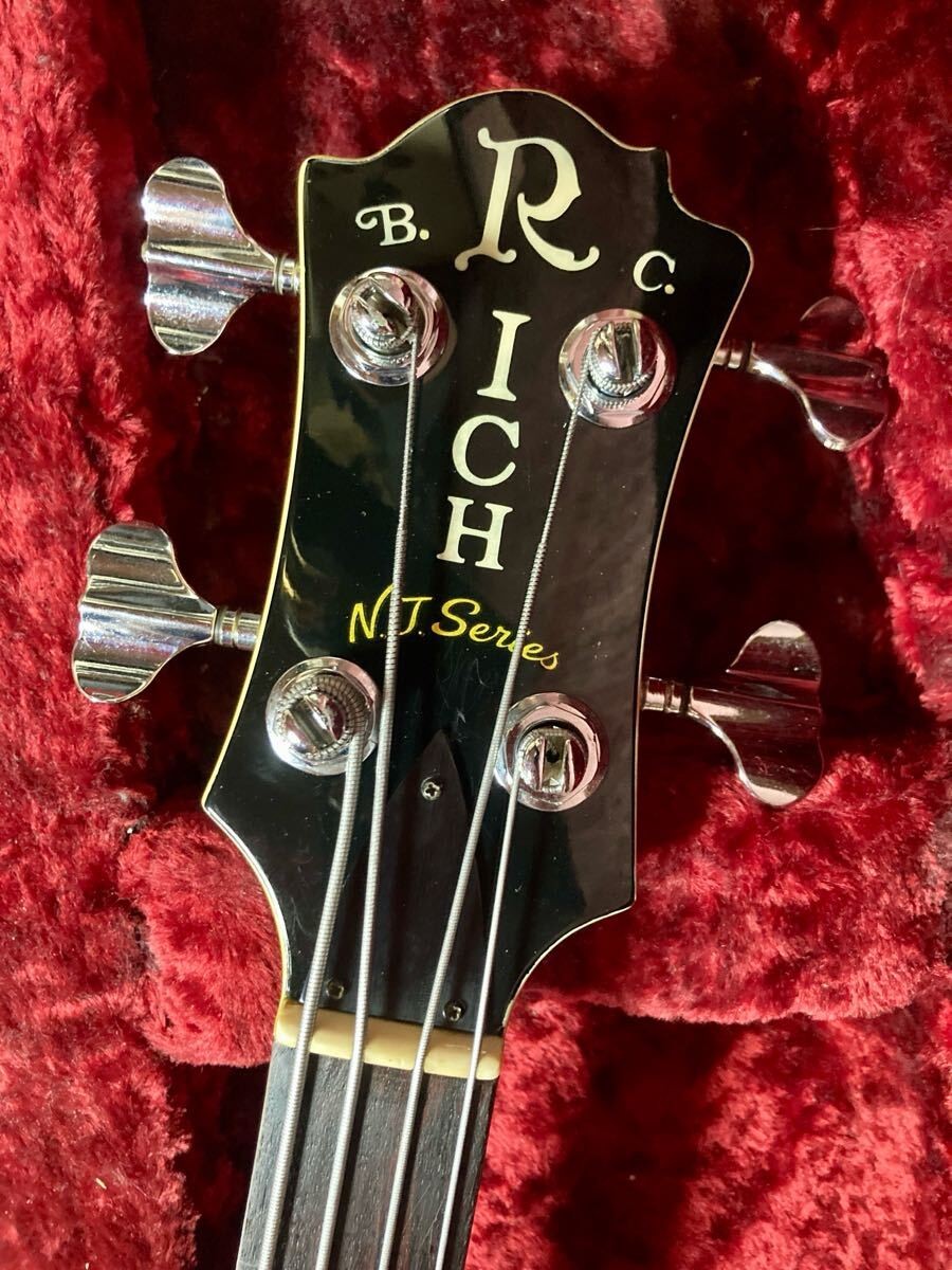 B.C.RICH N.J. Series EAGLE BASS Fretless Mod White Electric Bass Guitar Used