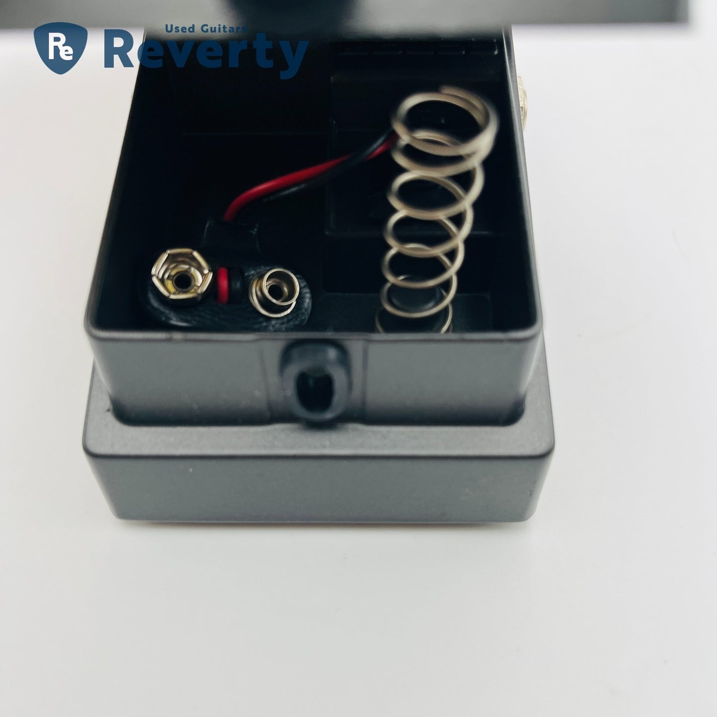 Boss MT-2 Metal Zone Distortion Guitar Effect Pedal Made in Taiwan Silver Label