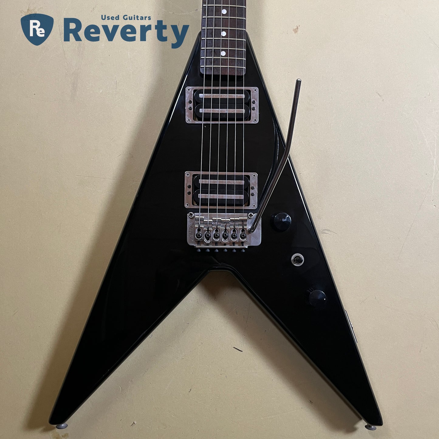 Aria Pro Ⅱ XX Deluxe Black 1985 Made in Japan V model electric Guitar