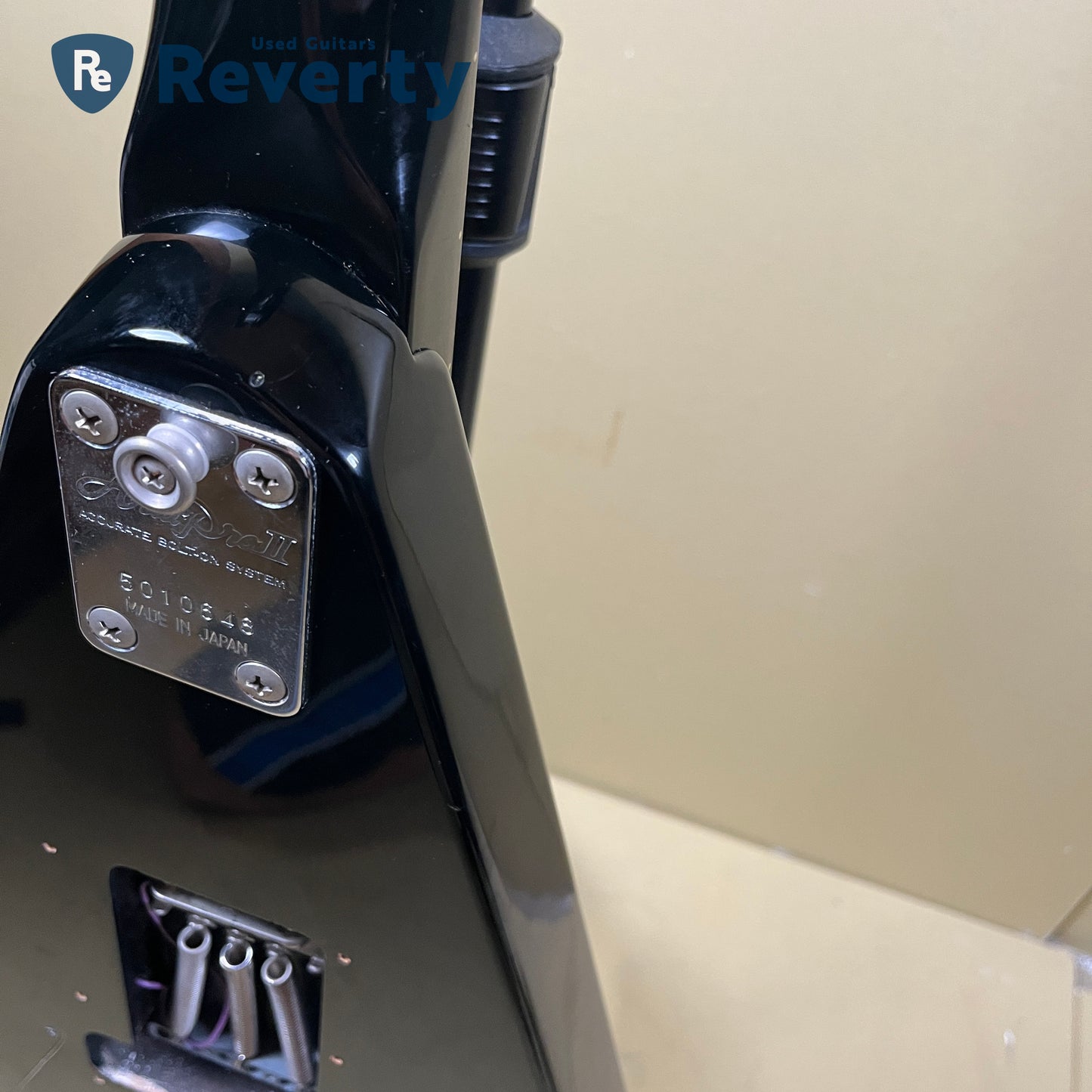 Aria Pro Ⅱ XX Deluxe Black 1985 Made in Japan V model electric Guitar