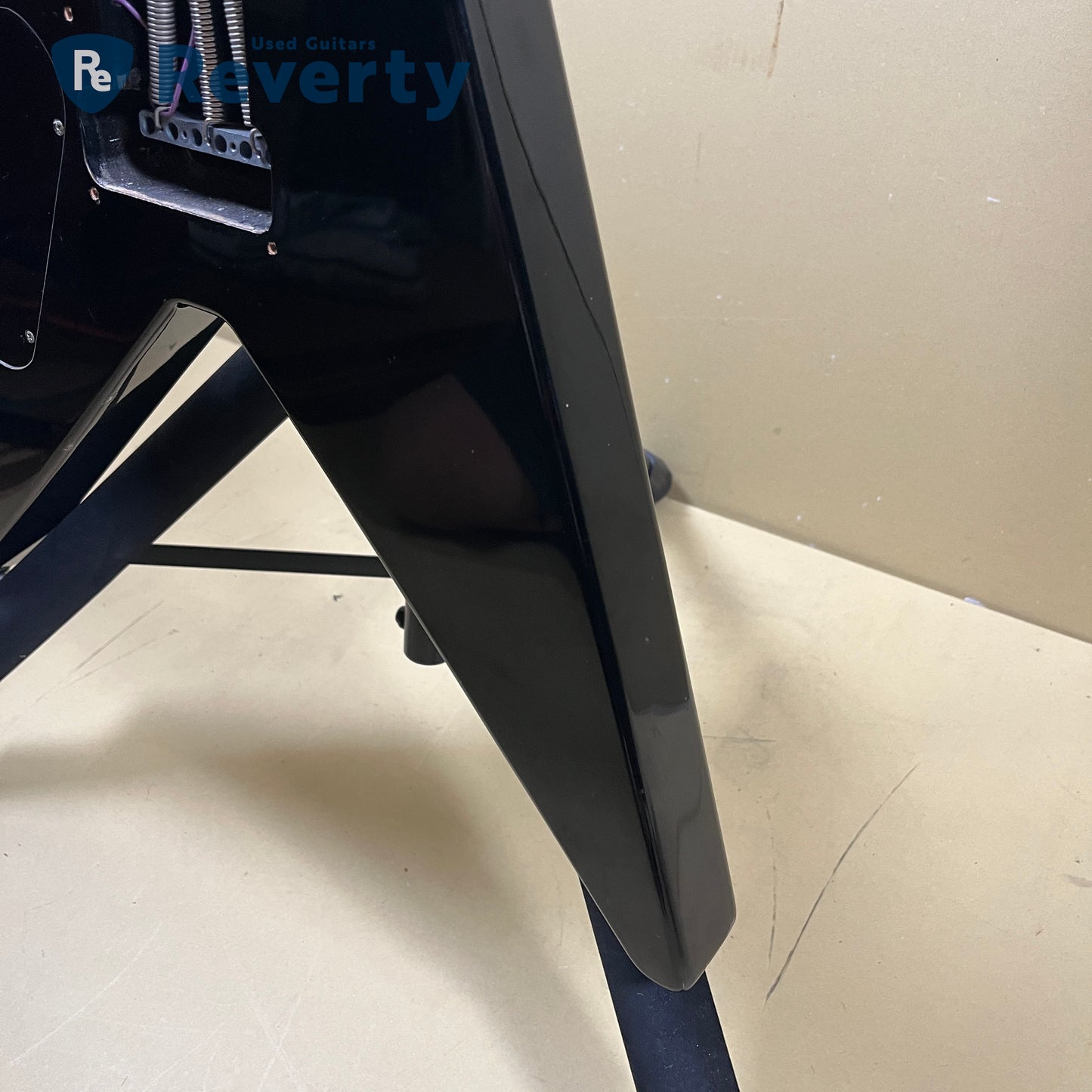 Aria Pro Ⅱ XX Deluxe Black 1985 Made in Japan V model electric Guitar