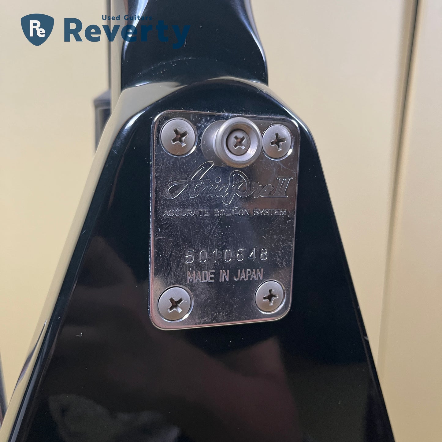 Aria Pro Ⅱ XX Deluxe Black 1985 Made in Japan V model electric Guitar