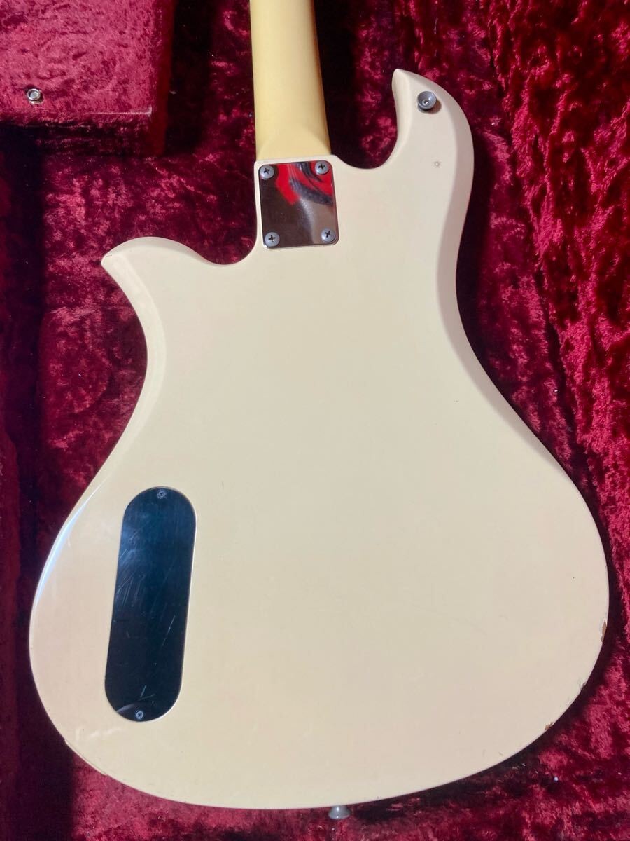 B.C.RICH N.J. Series EAGLE BASS Fretless Mod White Electric Bass Guitar Used