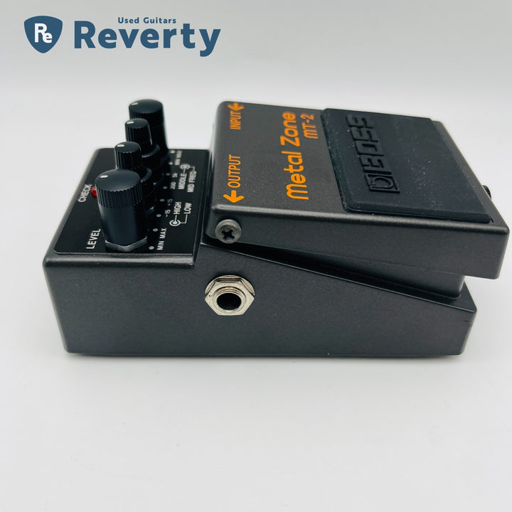 Boss MT-2 Metal Zone Distortion Guitar Effect Pedal Made in Taiwan Silver Label