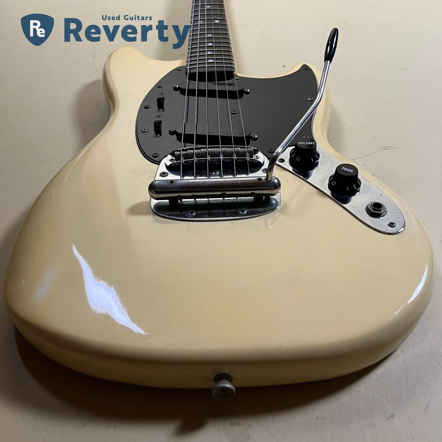 Fender Mustang Rosewood Fretboard 1977 Olympic White w/Original Hard case