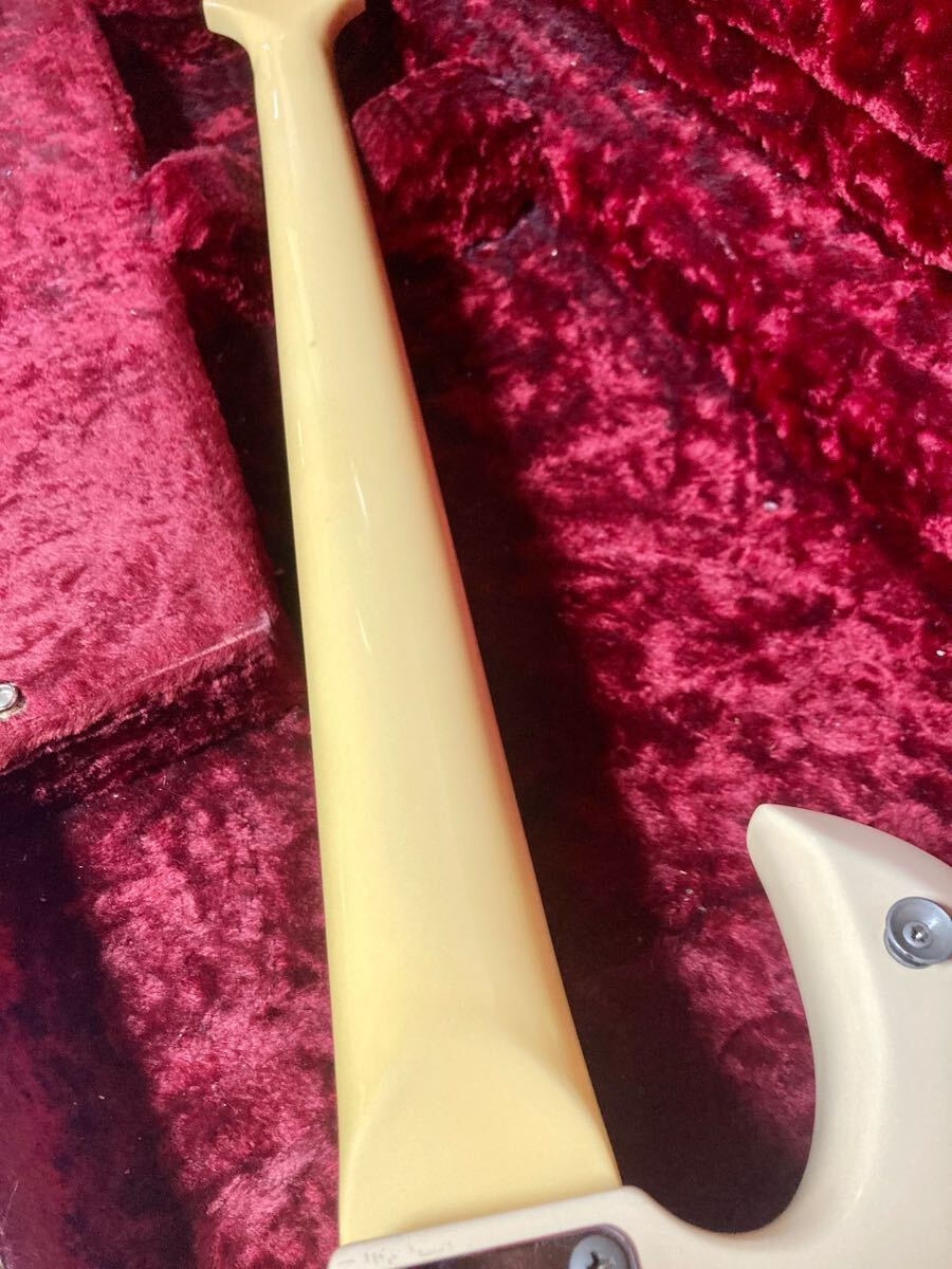 B.C.RICH N.J. Series EAGLE BASS Fretless Mod White Electric Bass Guitar Used