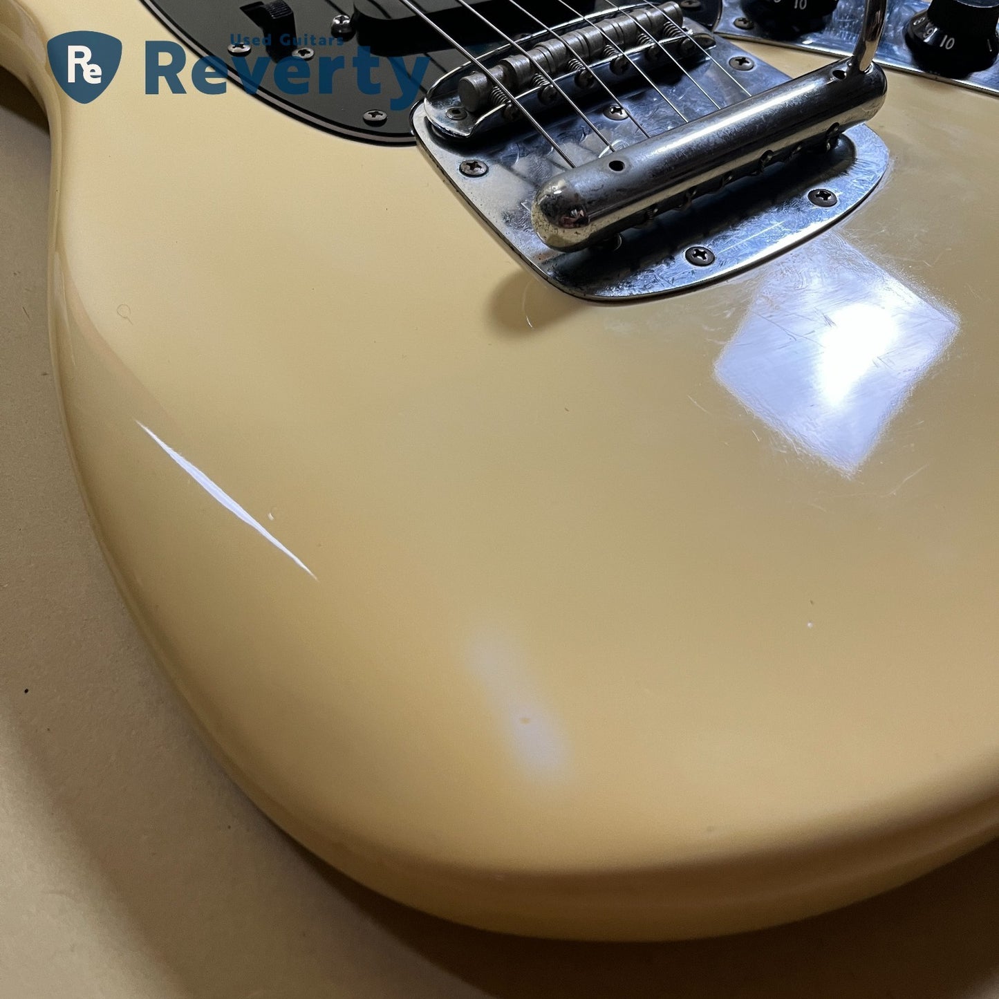 Fender Mustang Rosewood Fretboard 1977 Olympic White w/Original Hard case