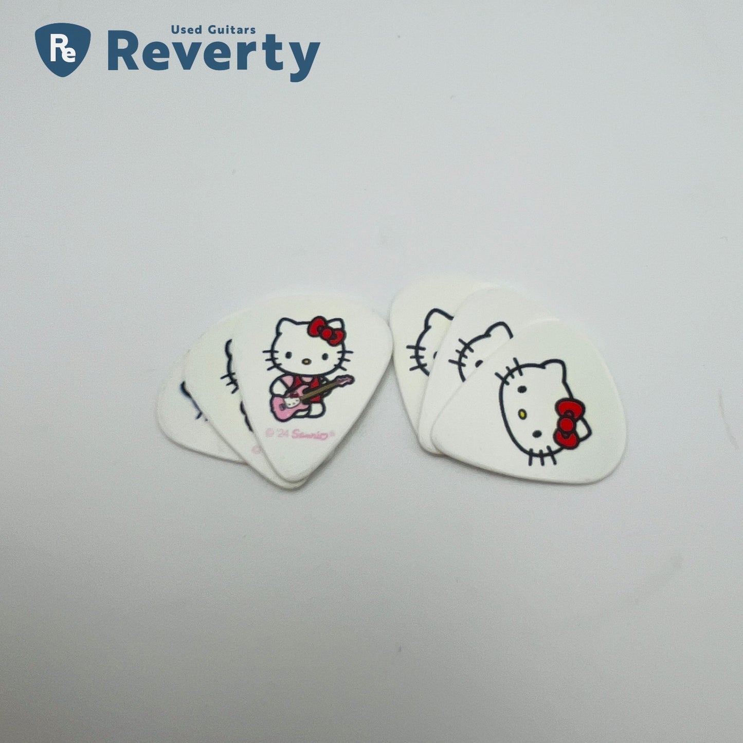 Fender × Hello Kitty Guitar Pick Tin 18 Pack Pick & Case Japan Limited New