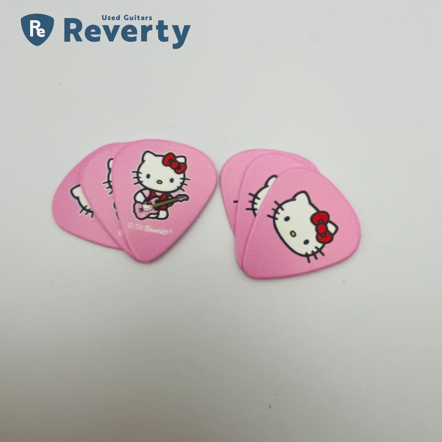 Fender × Hello Kitty Guitar Pick Tin 18 Pack Pick & Case Japan Limited New