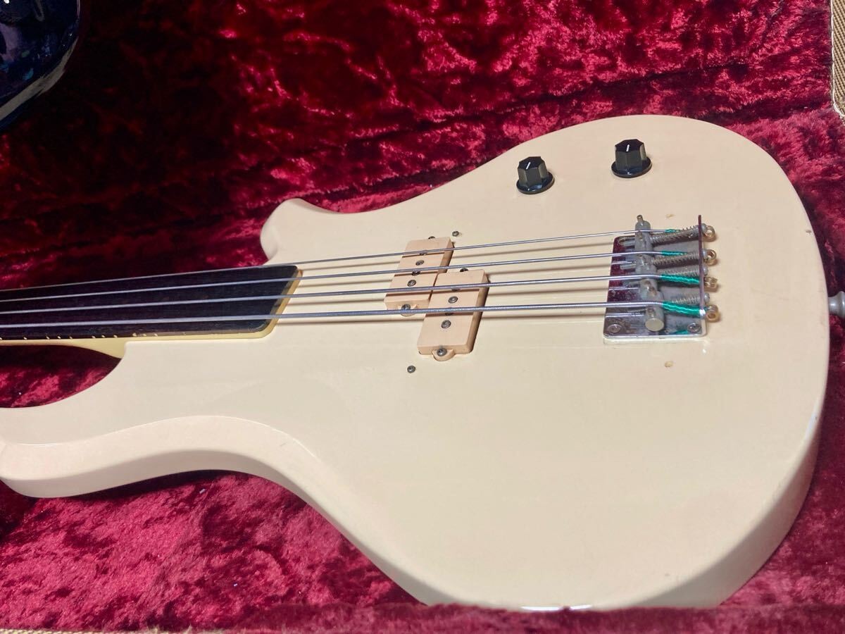 B.C.RICH N.J. Series EAGLE BASS Fretless Mod White Electric Bass Guitar Used