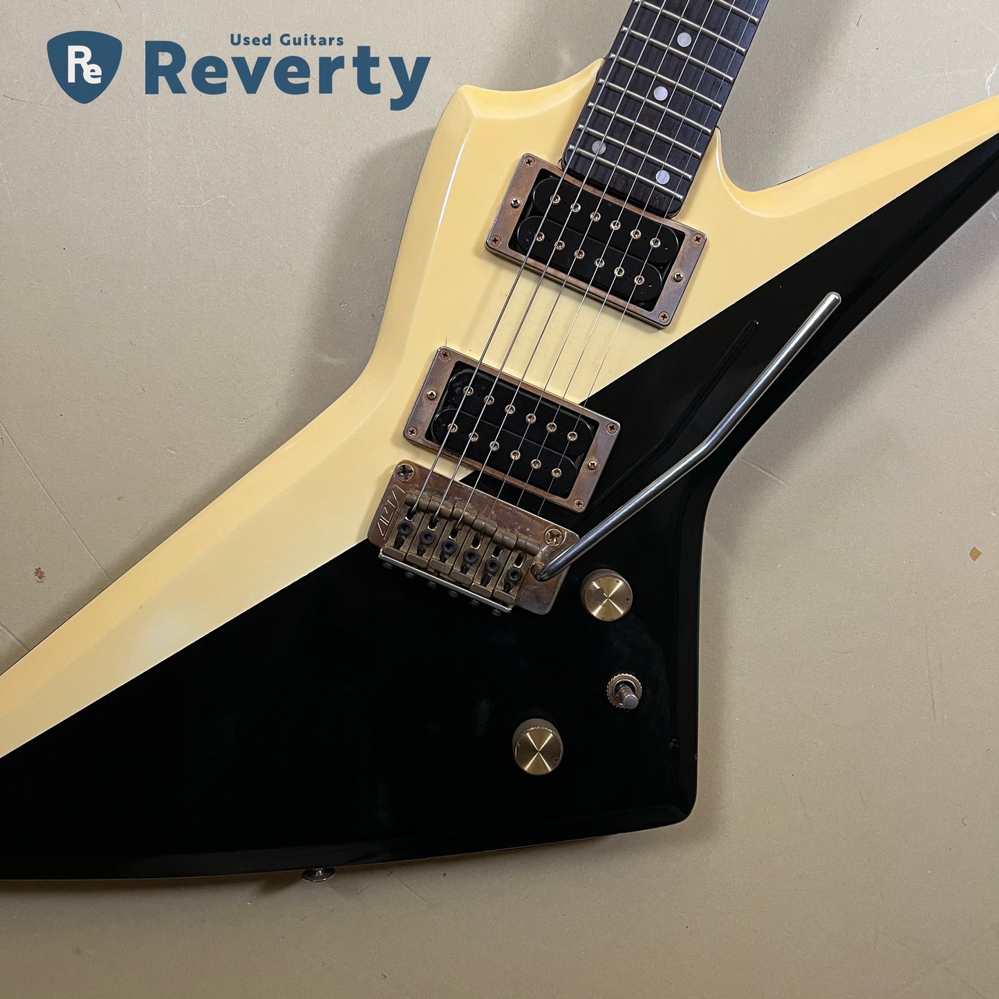 Aria Pro Ⅱ ZZ Custom Black / White 1984 Made in Japan Explorer Model Used