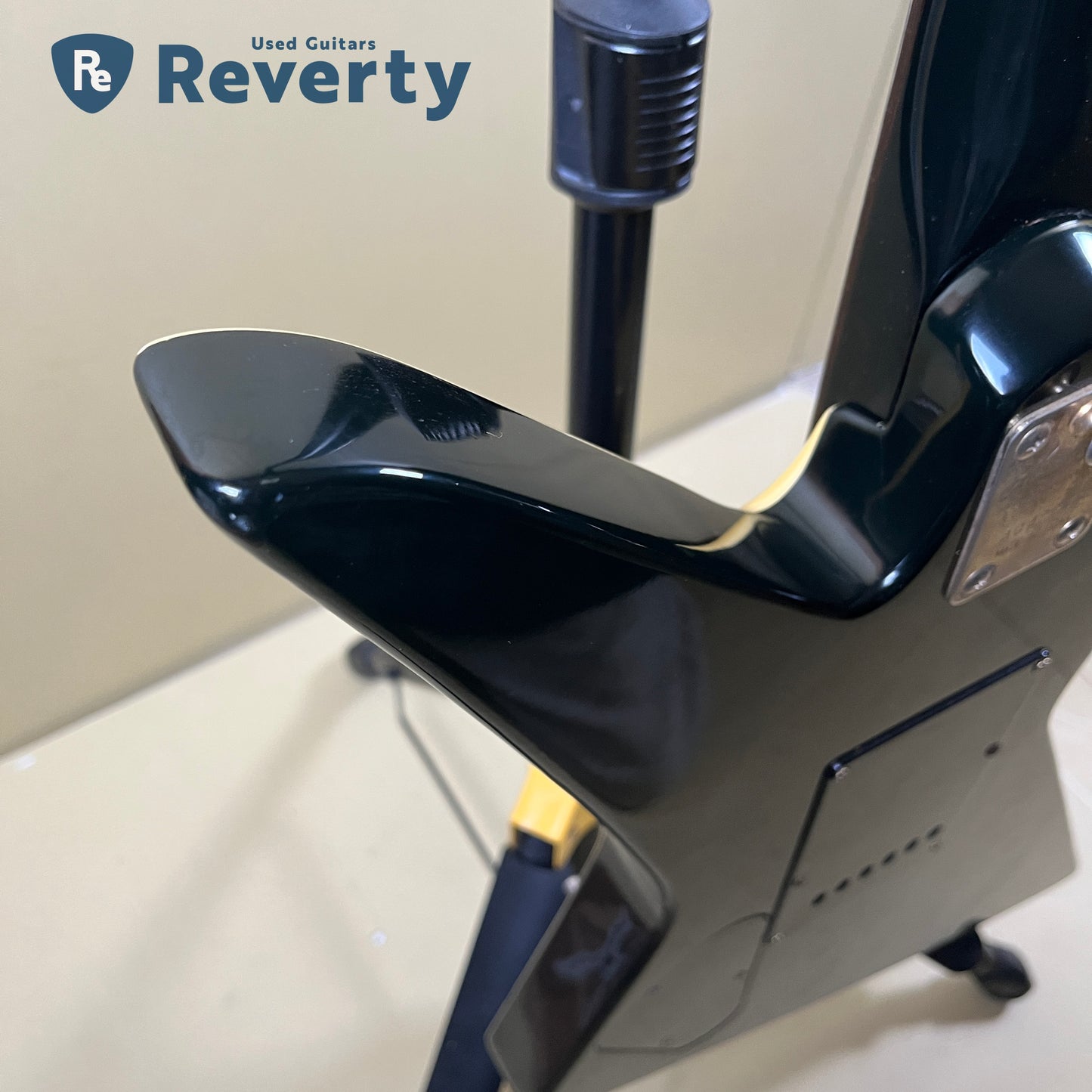 Aria Pro Ⅱ ZZ Custom Black / White 1984 Made in Japan Explorer Model Used