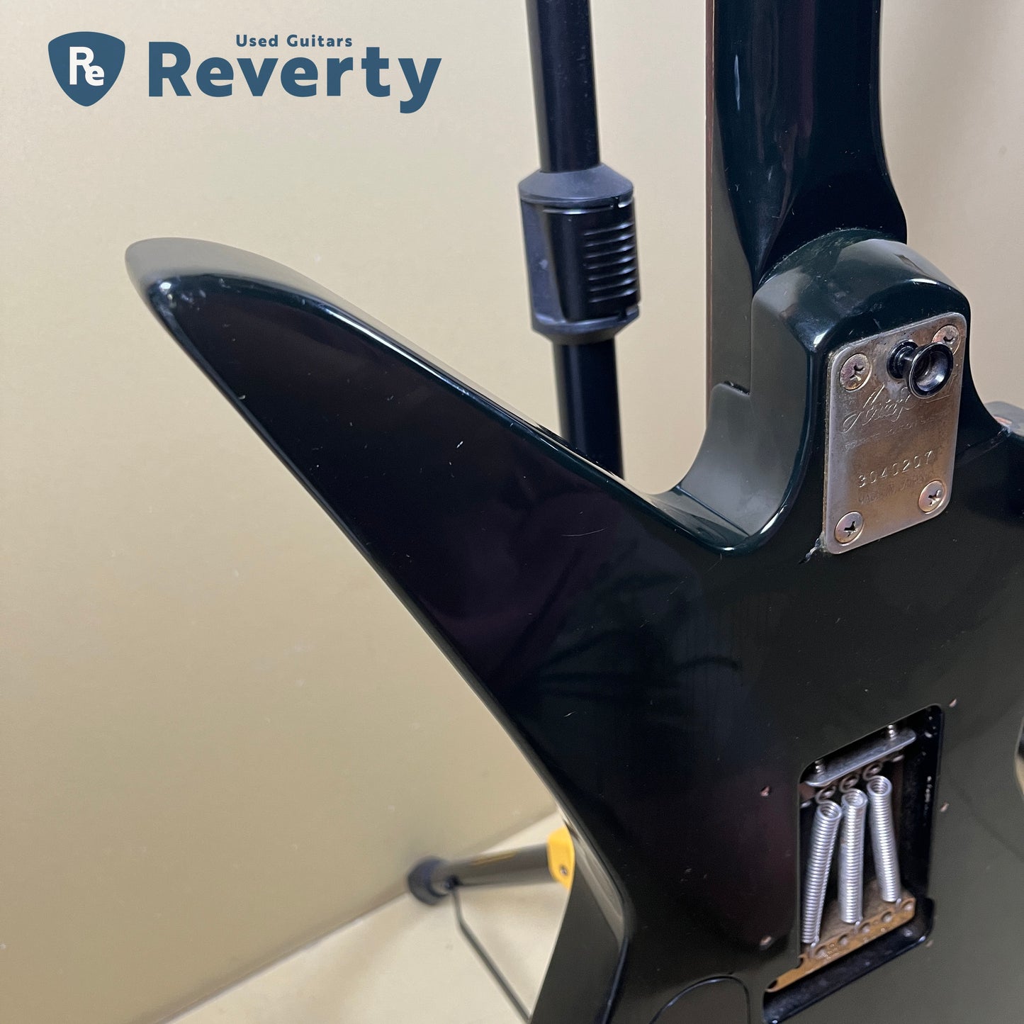 Aria Pro Ⅱ ZZ Deluxe-V Explorer Model 1983 Made in Japan w/DiMarzio Pickups