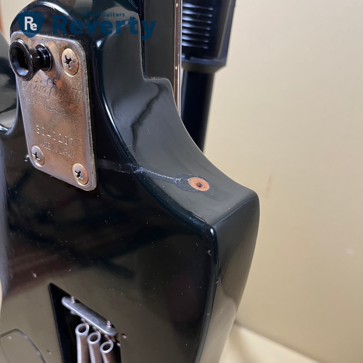 Aria Pro Ⅱ ZZ Deluxe-V Explorer Model 1983 Made in Japan w/DiMarzio Pickups