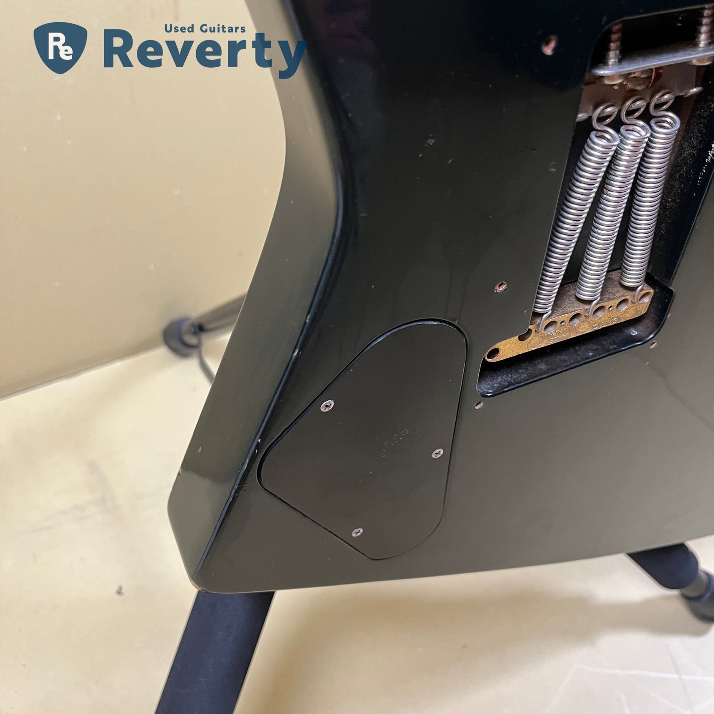 Aria Pro Ⅱ ZZ Deluxe-V Explorer Model 1983 Made in Japan w/DiMarzio Pickups