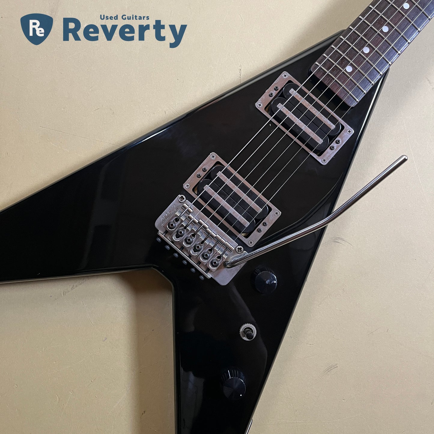 Aria Pro Ⅱ XX Deluxe Black 1985 Made in Japan V model electric Guitar