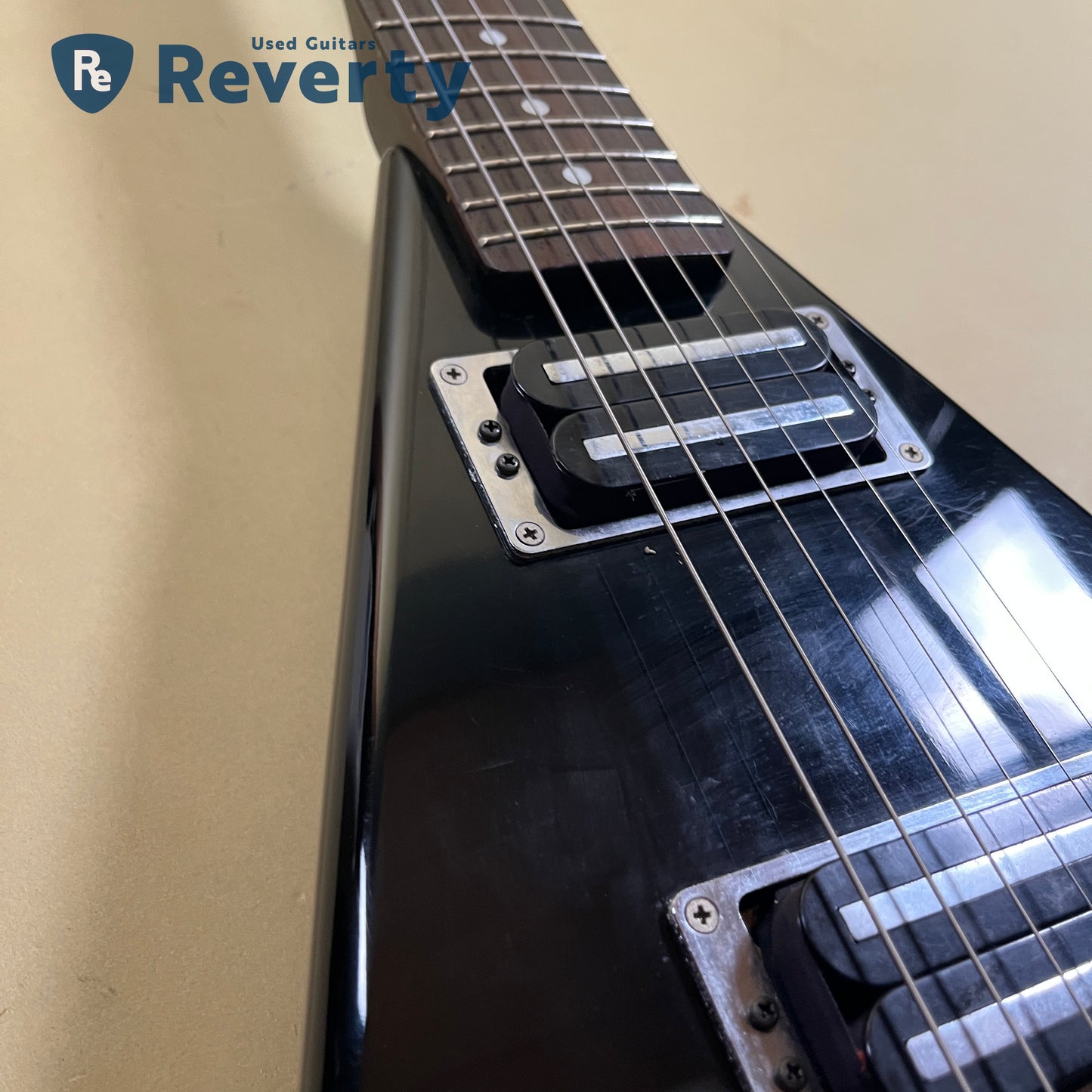 Aria Pro Ⅱ XX Deluxe Black 1985 Made in Japan V model electric Guitar