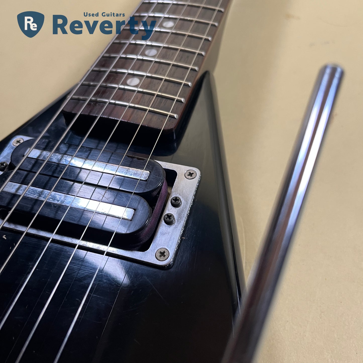 Aria Pro Ⅱ XX Deluxe Black 1985 Made in Japan V model electric Guitar