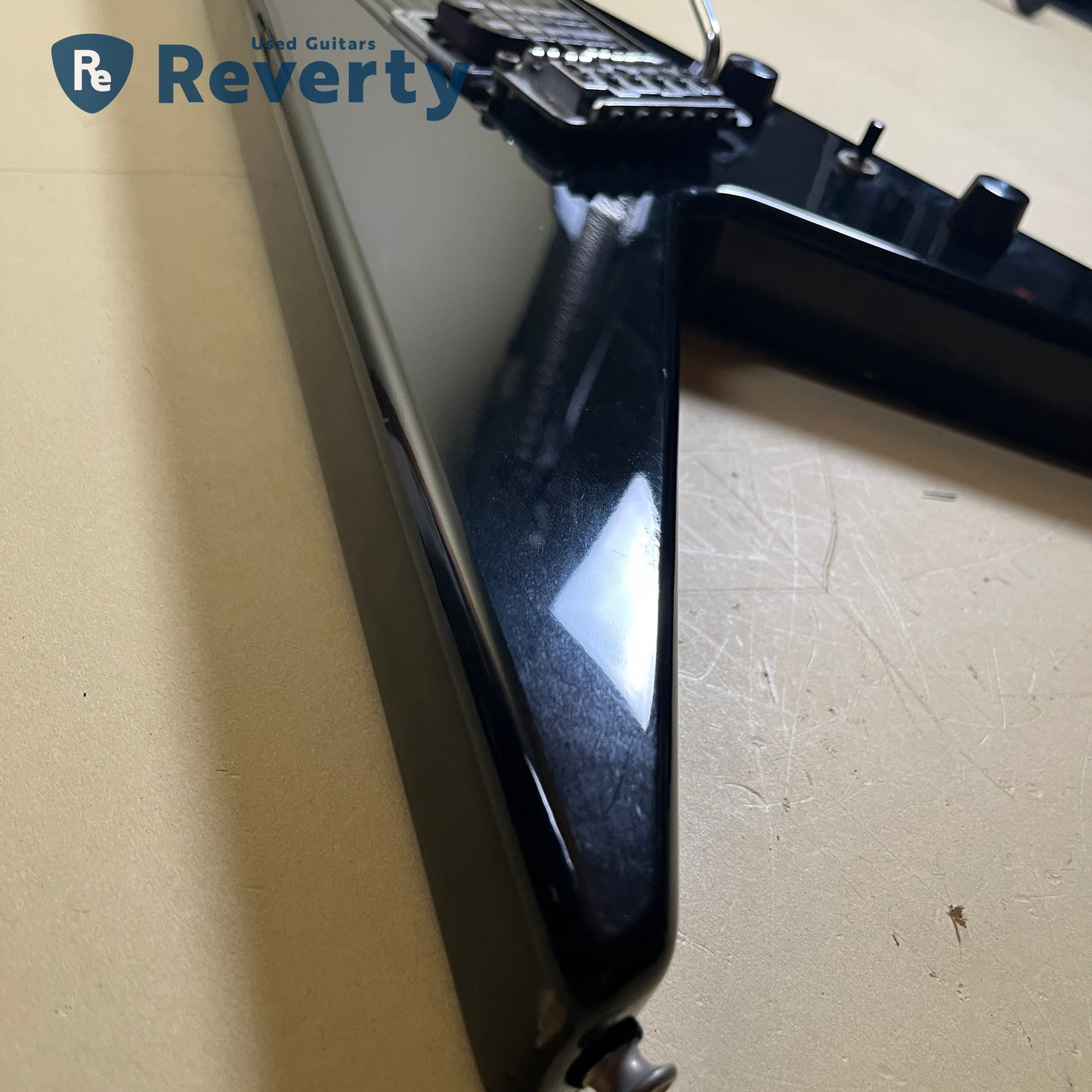 Aria Pro Ⅱ XX Deluxe Black 1985 Made in Japan V model electric Guitar