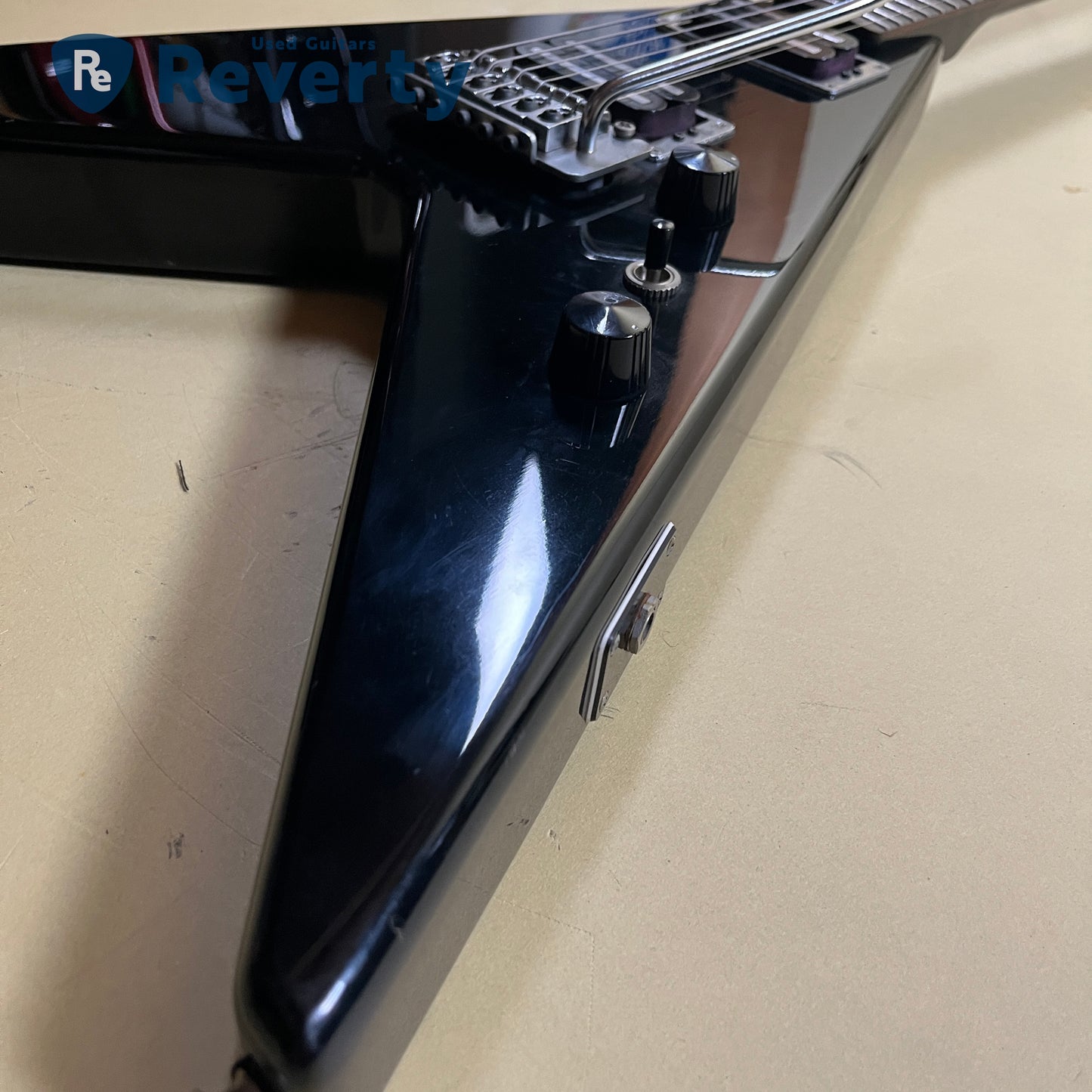 Aria Pro Ⅱ XX Deluxe Black 1985 Made in Japan V model electric Guitar