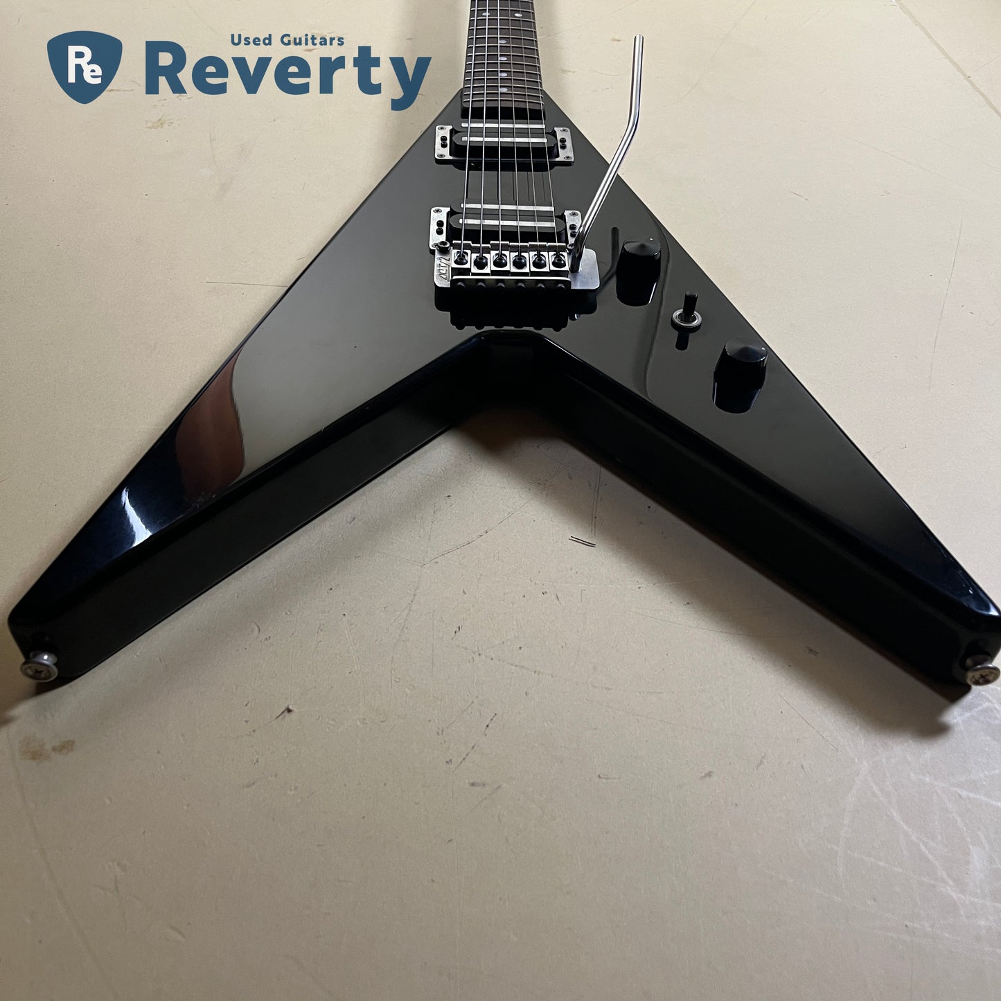 Aria Pro Ⅱ XX Deluxe Black 1985 Made in Japan V model electric Guitar