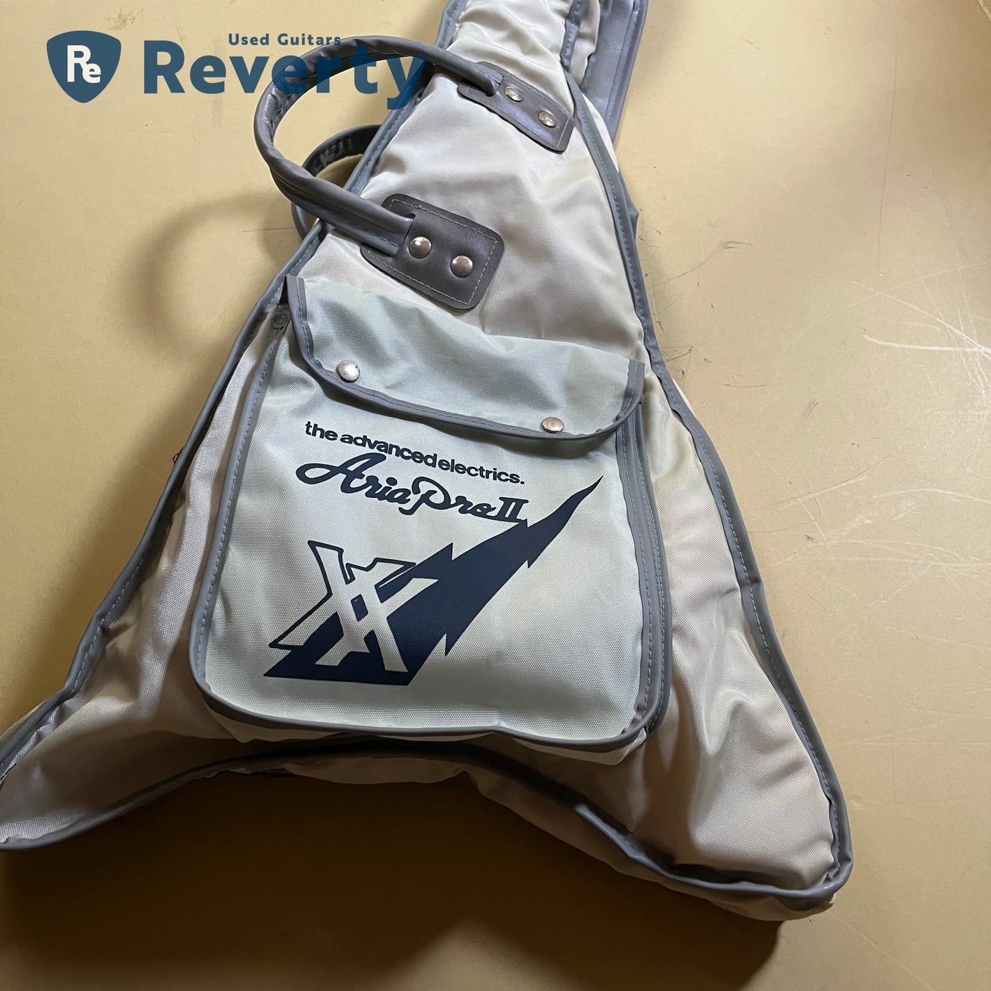 Aria Pro Ⅱ XX Deluxe Black 1985 Made in Japan V model electric Guitar