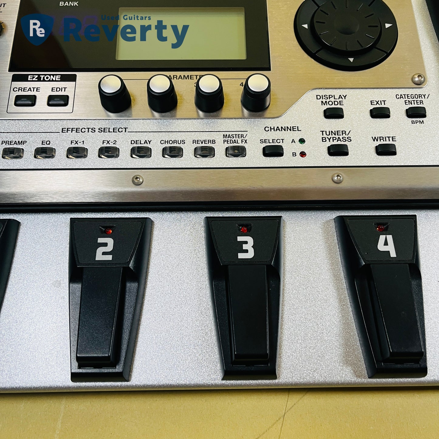 Boss GT-10 Guitar Multi-Effects Floor Processor Pedal Board w/Power cord Used