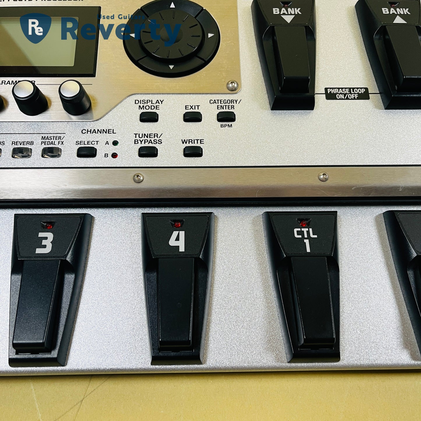 Boss GT-10 Guitar Multi-Effects Floor Processor Pedal Board w/Power cord Used