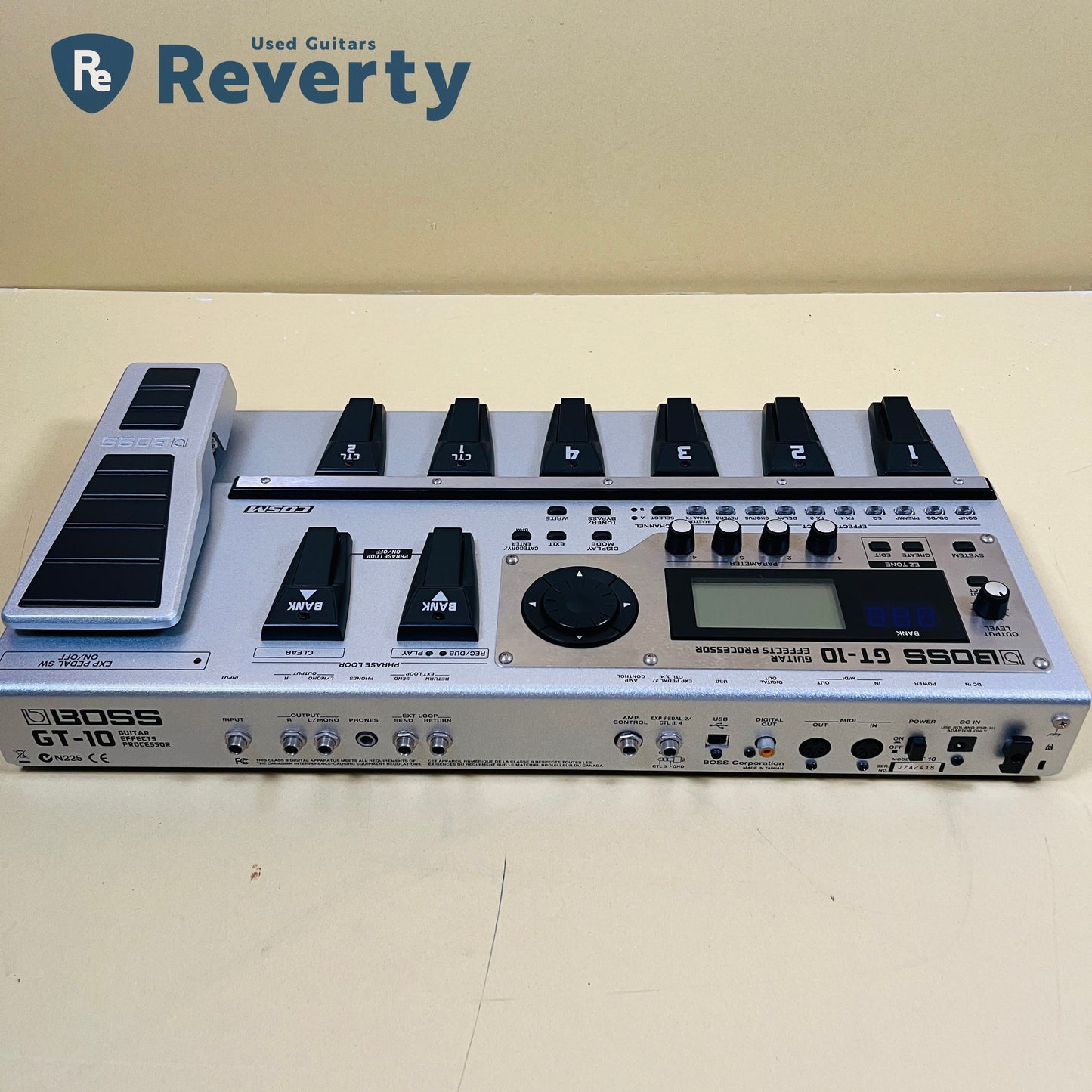 Boss GT-10 Guitar Multi-Effects Floor Processor Pedal Board w/Power cord Used