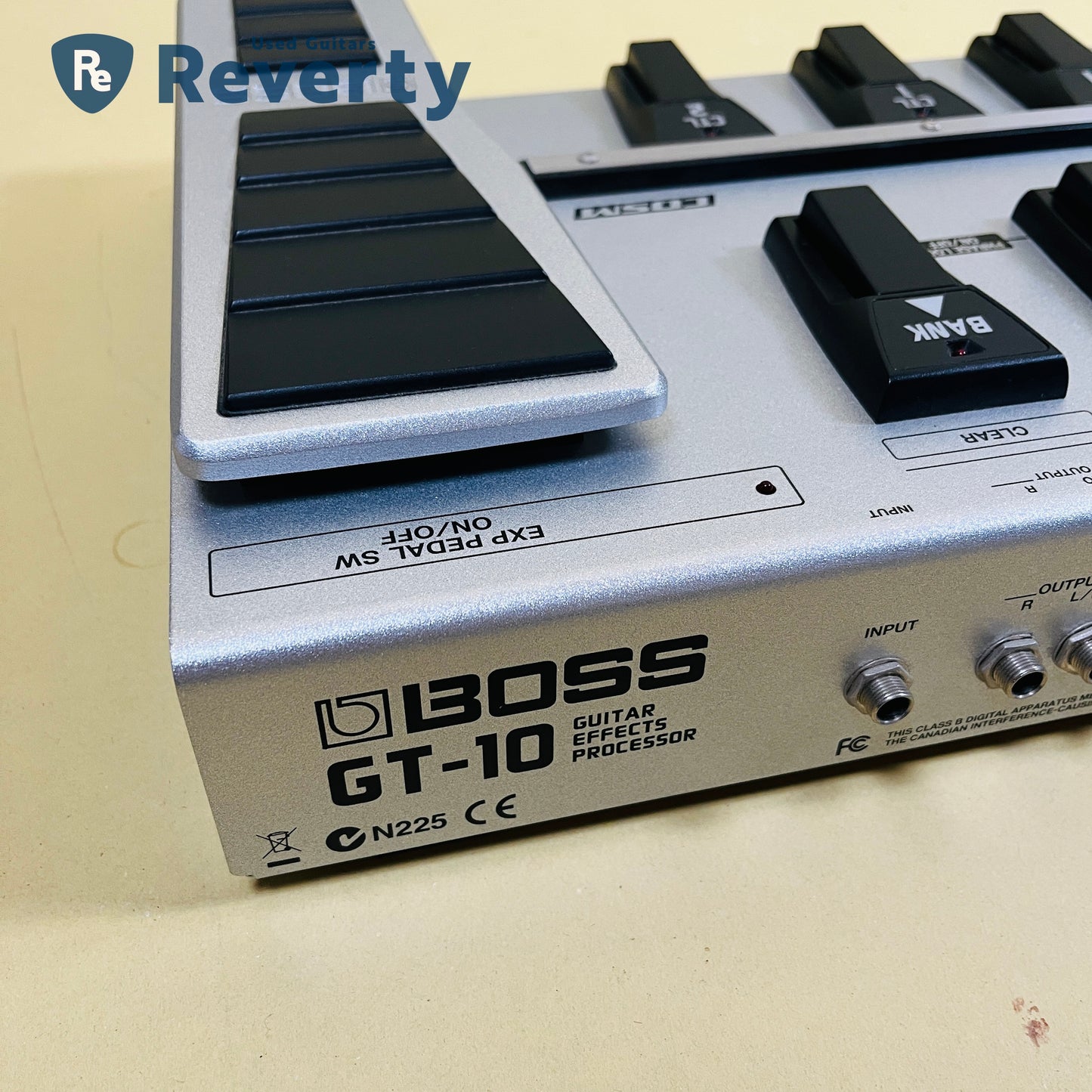 Boss GT-10 Guitar Multi-Effects Floor Processor Pedal Board w/Power cord Used