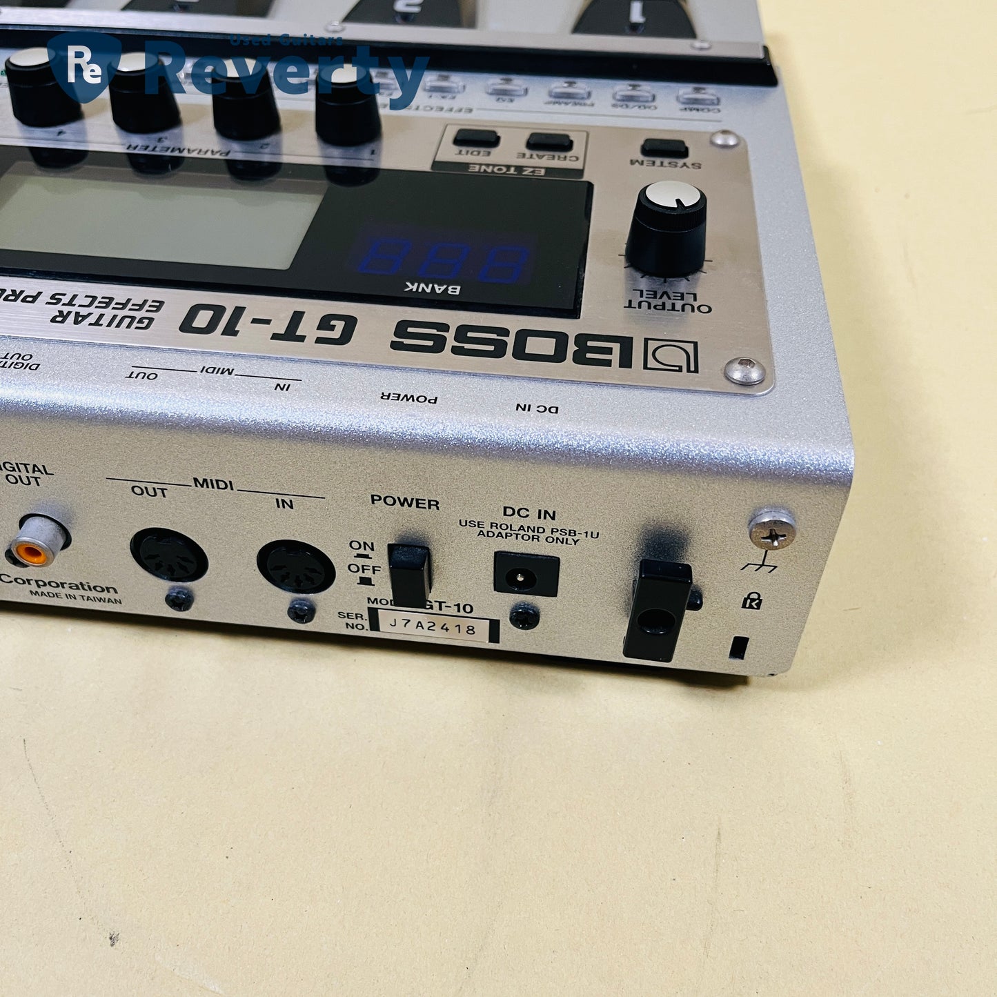 Boss GT-10 Guitar Multi-Effects Floor Processor Pedal Board w/Power cord Used