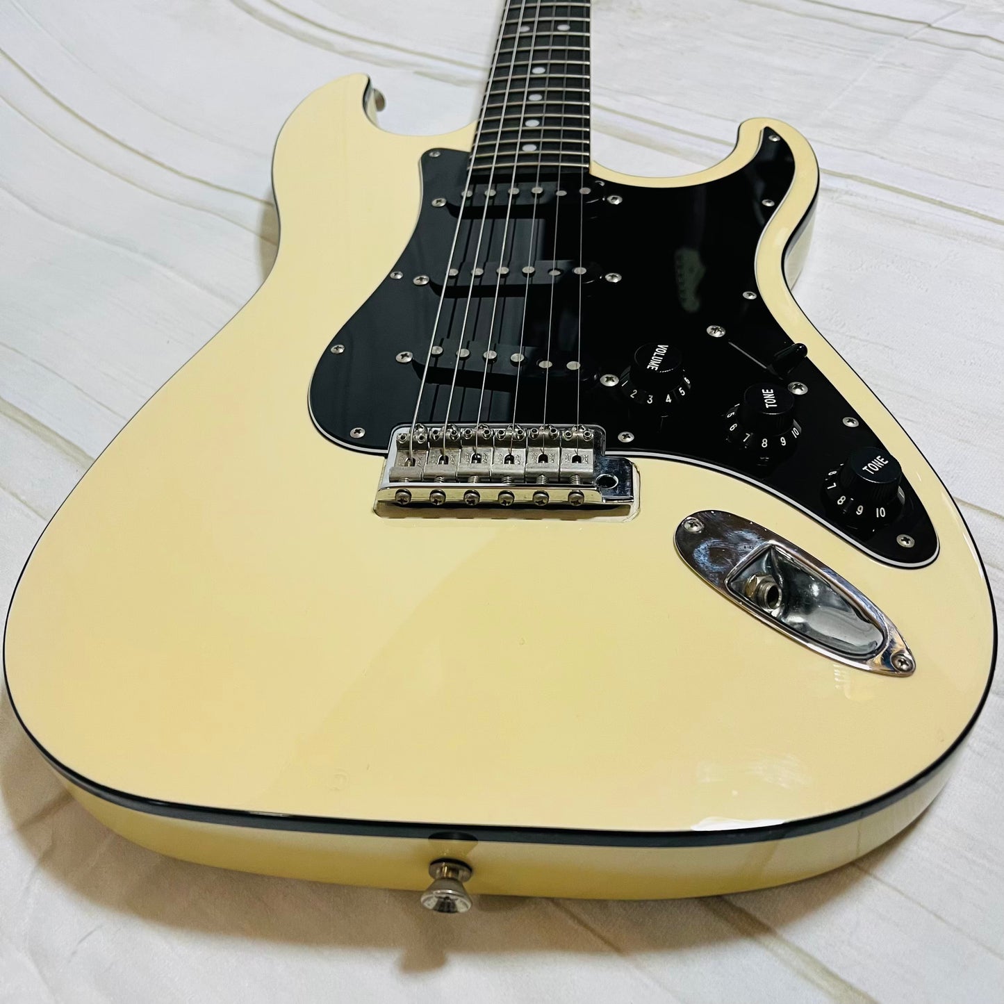 2012 Fender Aerodyne Stratocaster AST-75M Medium Scale 24 3/4" Olympic White, Japan MIJ